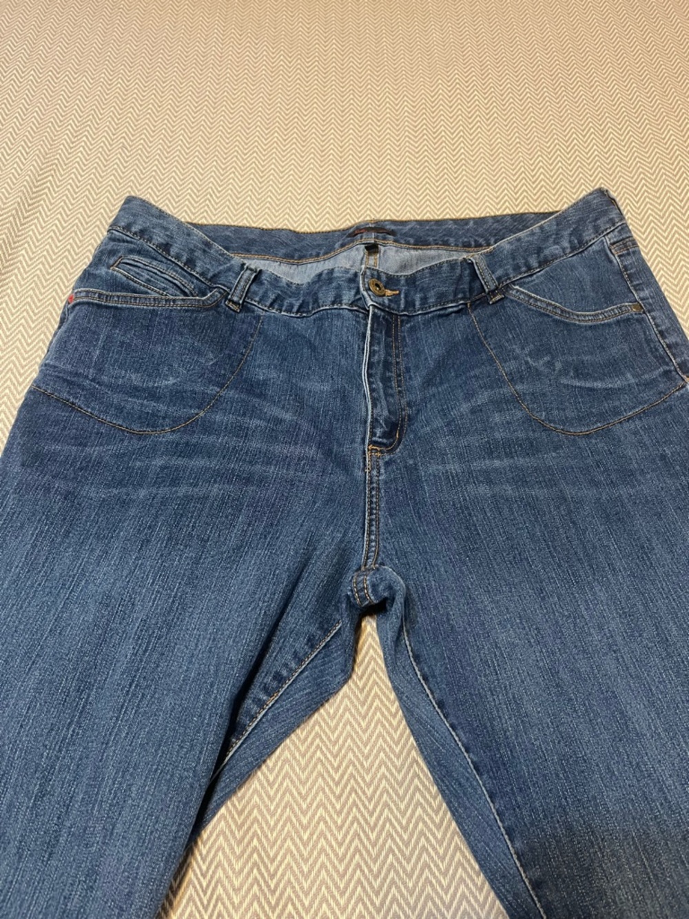Sofia dark vintage wash flare jeans. 5 pocket design. Like new. Size 18. - Picture 2 of 7